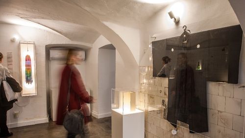 Expoziție inedită în București: Museum of Broken Relationships, locul unde obiecte cotidiene spun povești de iubire