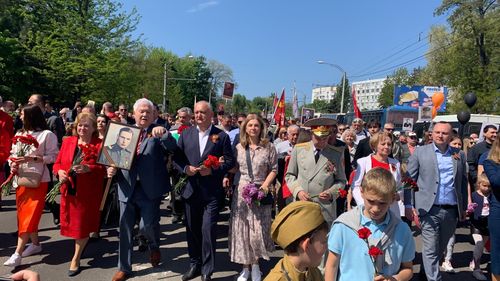 Procurorii din Republica Moldova vor cere în Parlament ridicarea imunității pentru 17 deputați care au purtat panglica interzisă a „Sfântului Gheorghe” la marșul din 9 mai, simbol al invaziei Rusiei în Ucraina