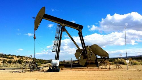 Prețul petrolului scade ușor, după ce premierul israelian Netanyahu a anunțat că Iranul nu mai poate îmbogăți uraniu
