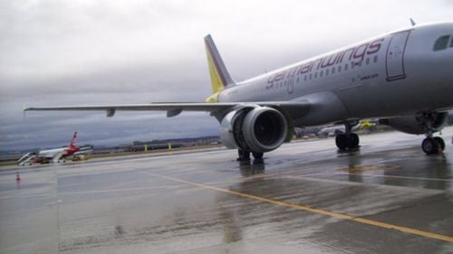 UPDATE Alarma falsa / Amenințare cu bombă la bordul unui avion care trebuia să plece la ora 6.00 de pe Otopeni / Celulă de criză la nivelul Aeroportului Henry Coandă