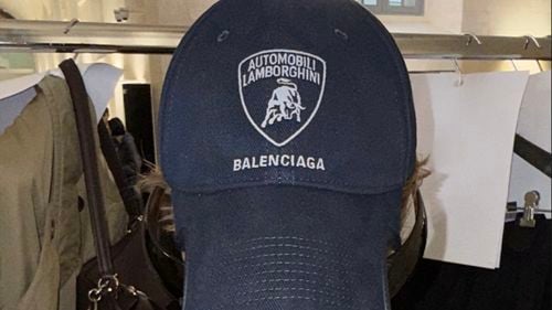 FOTO Balenciaga și Automobili Lamborghini lansează o colecție inovatoare inspirată de supercaruri / Un tricou ajunge la 850 de dolari