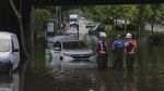 FOTO | De ce „știe” apa unde să se întoarcă? Geograful Daniel Diaconu explică de ce Bucureștiul se inundă mereu în aceleași locuri