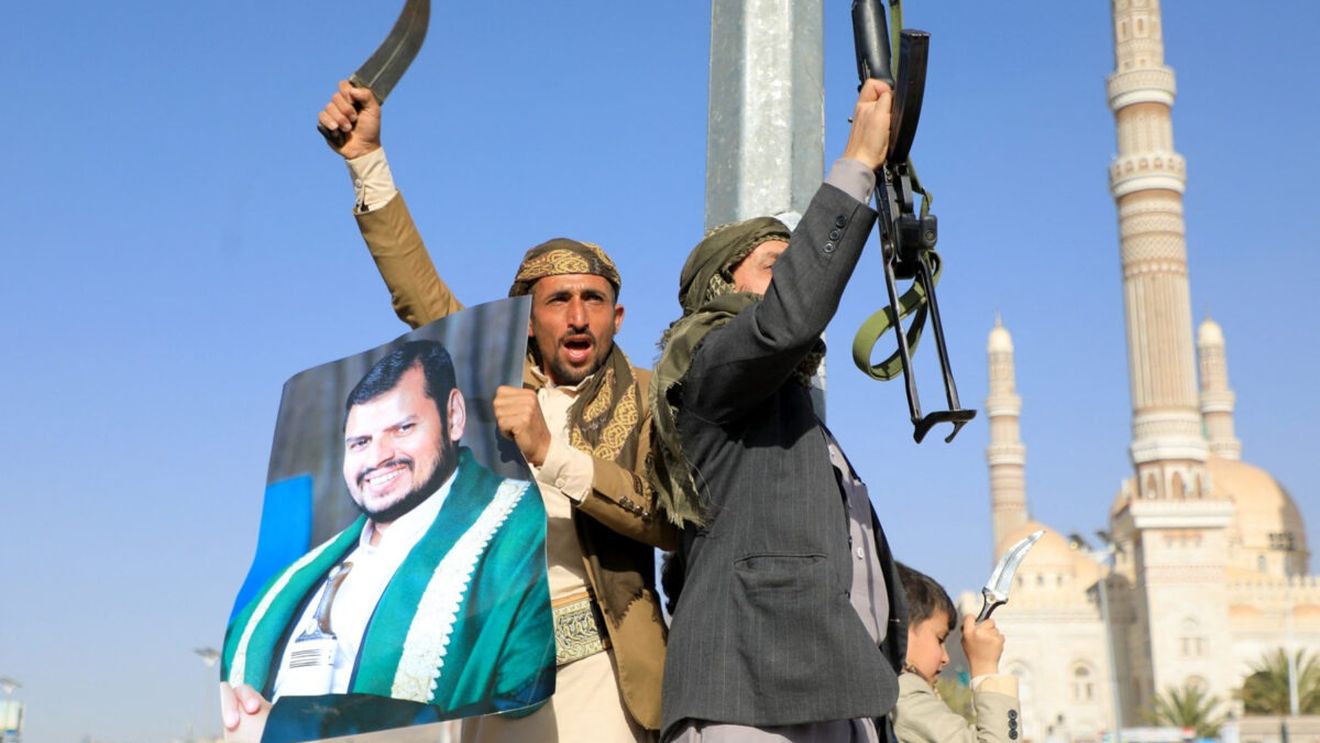 Armata americană loveşte două rachete anti-navă a rebelilor houthi din Yemen