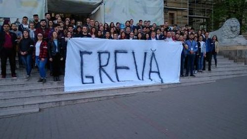 Cele mai mari universităţi din ţară intră în grevă japoneză. Protest faţă de Ministerul Educaţiei