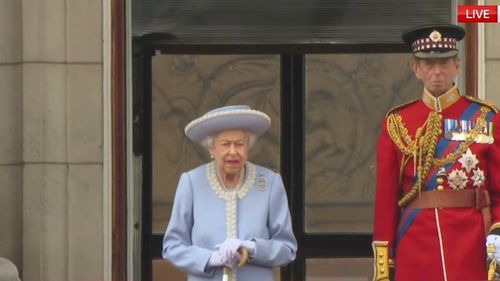 VIDEO Moment istoric în Marea Britanie: 70 de ani de domnie ai reginei Elisabeta a II-a / Suverana și-a făcut prima apariție la balconului Palatului Buckingham, pentru a saluta mulțimea