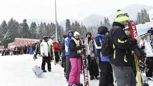 Strat de zăpadă cuprins între 20 şi 40 de centimetri, pe pârtiile din Poiana Braşov / Primăria anunţă că se schiază în condiţii bune