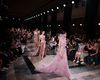 Elie Saab transformă haute couture într-un bal suprarealist pentru sezonul toamnă-iarnă 2026/2027 la Paris Haute Couture