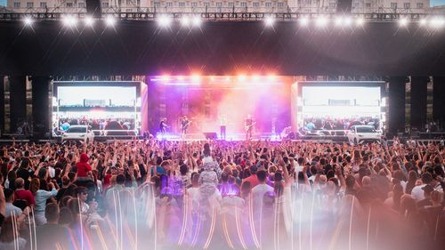 Festivalul KIMARO a început în Piaţa Constituţiei din Bucureşti / Vor urca pe scenă de la ora 17.00 Loredana, Carla's Dreams şi Zdob şi Zdub