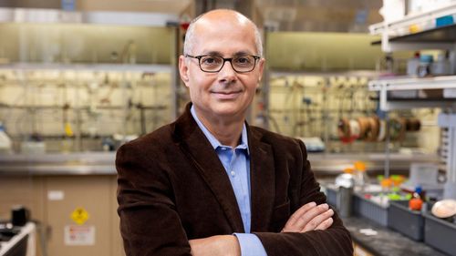 De la refugiat palestinian la laureat al Premiului Nobel pentru chimie, Omar Yaghi pledează pentru necesitatea de a susține cercetarea: “Fără finanțare, nu poți face știință”