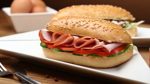 Camera Deputaţilor vrea să concesioneze serviciile de alimentaţie de tip bufet-cafenea de la nivelul P1, al Palatului Parlamentului pe următorii 2 ani / Valoarea estimată a contractului - 3,9 milioane de lei fără TVA