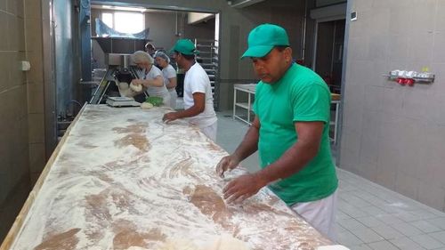 Rezultatul anchetei făcute de Avocatul Poporului la Ditrău: Angajarea cetățenilor sri-lankezi a acutizat un conflict mai vechi între patronii brutăriei și câțiva foști angajați. Lipsa de informație și temerile nefondate ale localnicilor față de cei doi străini au jucat un rol însemnat. Conduita neadecvată a preotului a aprofundat conflictul