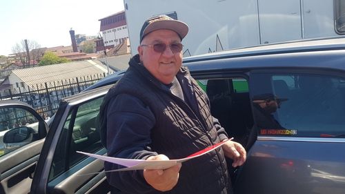 Asociația foștilor deținuți politici din Sibiu susține că legitimația lui Ion Muntean, făcut vedetă de Antena 3 și trimis de PSD la negocierile cu Iohannis, a fost eliberată în fals