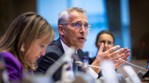 NATO respinge criticile Moscovei cu privire la livrarea de obuze cu uraniu sărăcit Kievului / Stoltenberg: Ceea ce este periculos este războiul, care face mii de morţi
