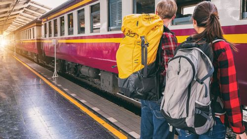 Noi drepturi pentru studenți la călătoria cu trenul: Reducerile au fost extinse de la 50% la 90% / Vârsta până la care se acordă a fost majorată de la 26 la 30 de ani