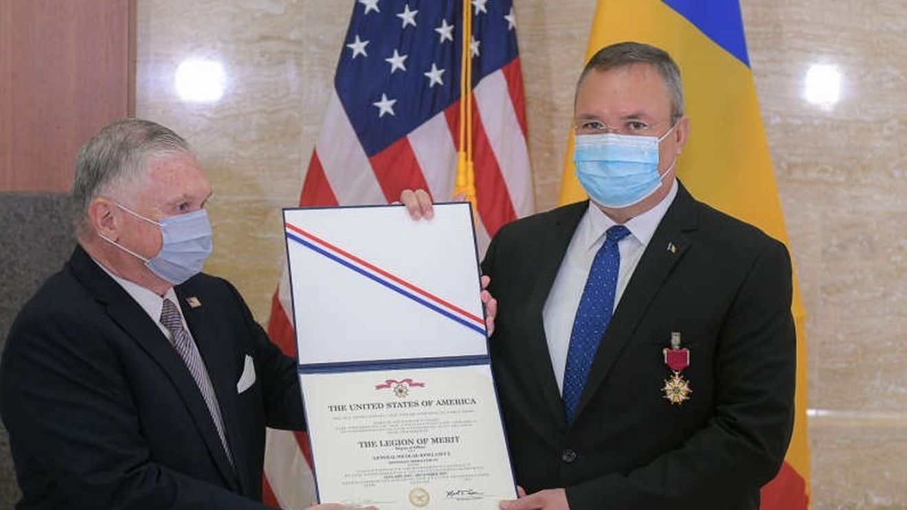 VIDEO Adrian Zuckerman, la decorarea lui Nicolae Ciucă: Vă alăturaţi unui grup mic şi foarte distins de persoane care au primit această medalie. Din acest grup fac parte eroi precum preşedintele Dwight Eisenhower, generalul George S. Patton şi Regele Mihai