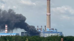 FOTO VIDEO Incediu la un transformator din incinta CET Vest, cu degajări mari de fum / Mesaj Ro-Alert
