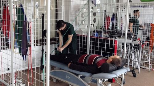 Cum s-a refăcut un tânăr aflat în stare vegetativă, ajuns la o greutate de numai 36 kg