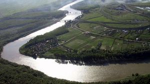 Avertizări Cod portocaliu de inundaţii pentru râurile mici din judeţele Botoşani, Sălaj şi Gorj