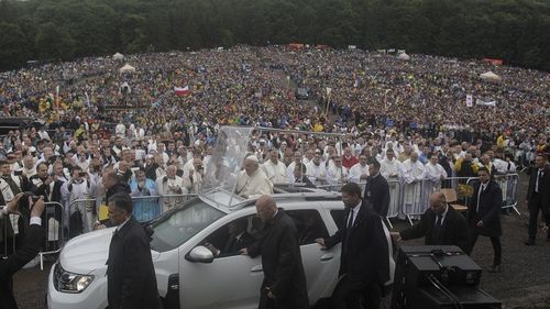 GALERIE FOTO / VIDEO Papa Francisc, la Șumuleu Ciuc: Pelerinajul anual aduce cinstire tradiţiilor româneşti şi ungureşti deopotrivă / Evenimentele triste din trecut nu pot constitui un obstacol pentru convieţuirea fraternă