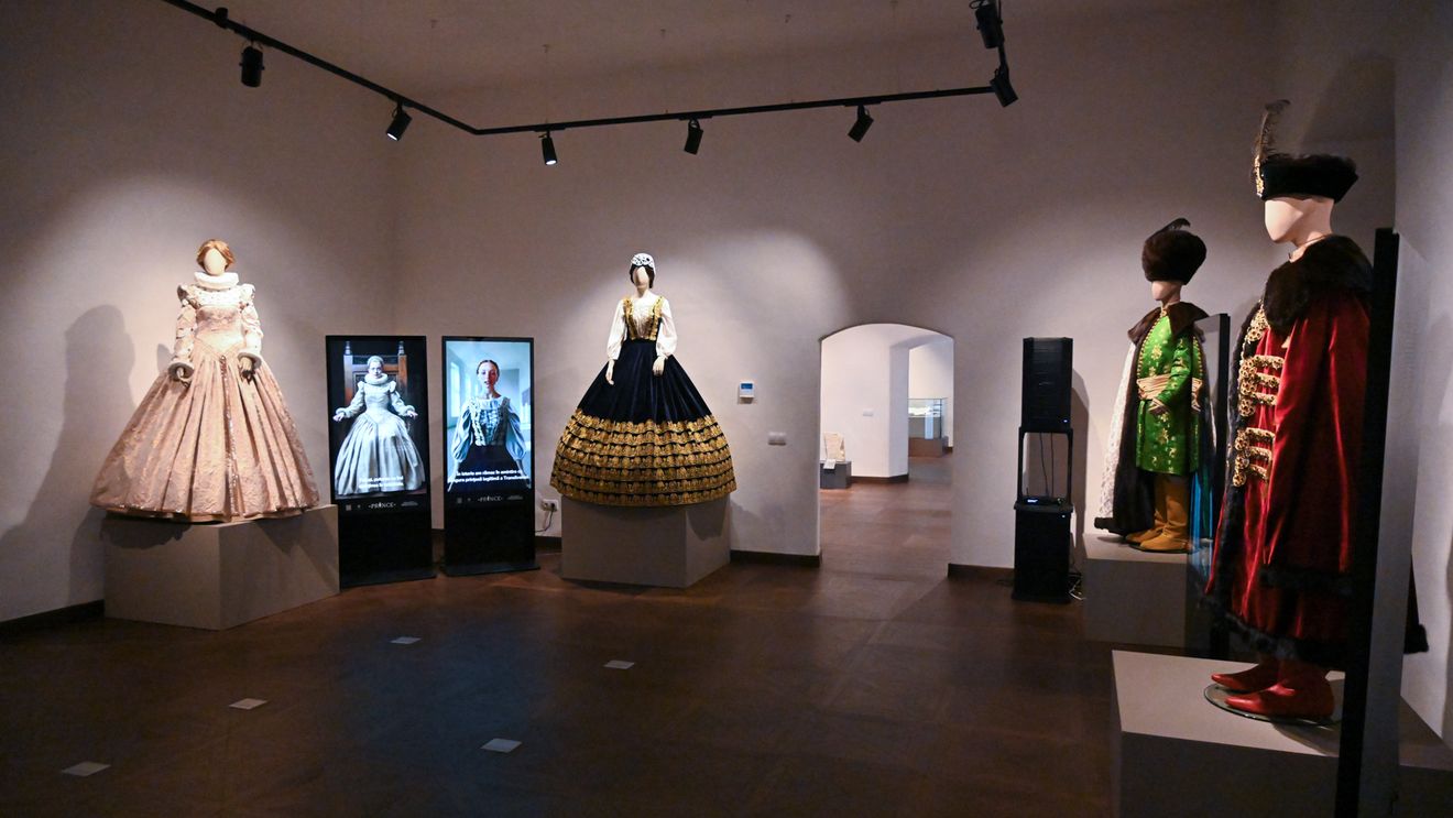 FOTO Cum arătau ținutele purtate de patru principi ai Transilvaniei: Mihai Viteazul, Gabriel Bethlen, Isabella Jagiello şi Ecaterina de Brandenburg