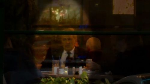 Digi24: Marcel Vela a fost surprins la o terasă unde nu se respectă regulile, în ziua când Bucureștiul a depășit incidența de 6 la mie/ Vela: Terasa nu avea acoperiș, am respectat distanța de 2 metri