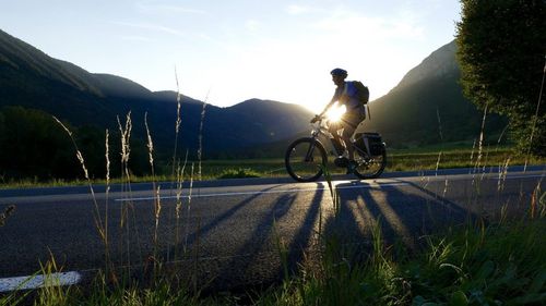 Biciclete electrice în Oltenia cu bani UE: proiect în satele din Mehedinți și Vâlcea