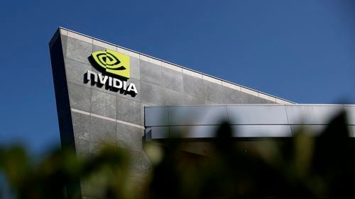 CEO-ul Nvidia dezvăluie că gigantul tech are comenzi de 500 de miliarde de dolari pentru cipuri AI