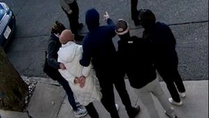 VIDEO Poliția americană a arestat o studentă turcă pentru „susținerea Hamas”: “Glorificarea și sprijinirea teroriștilor care ucid americani reprezintă un motiv de revocare a vizei”
