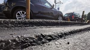 Se toarnă asfalt pe DN 1, între Brașov și Predeal / Lucrările vor dura în jur de două săptămâni / Șoferii sunt sfătuiți să folosească rute alternative