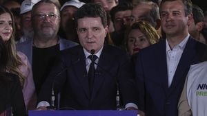 VIDEO Nicușor Dan, convorbire cu Emmanuel Macron / „În timp ce contracandidatul meu jignea poporul francez chiar la el acasă, eu am avut un dialog cu domnul Emmanuel Macron, președintele Franței”