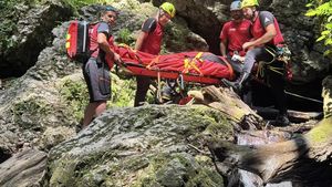 Motociclist rănit într-un accident în zona Cisnădioara / Intervin salvamontiștii