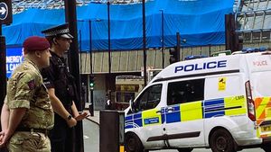 Un jurnalist iranian înjunghiat de doi români în Londra, la ordinul regimului de la Teheran, susține că poliția britanică nu a acționat în urma unei amenințări anterioare