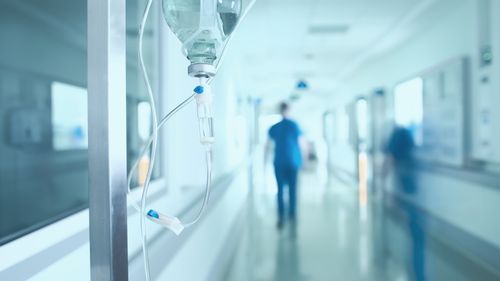 Ministerul Sănătății scoate la concurs zeci de posturi la direcțiile de sănătate publică și serviciile de ambulanță și schimbă conducerile din mai multe spitale