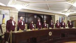 Cererea Înaltei Curți de sesizare a Curții de Justiție a UE pe pensii e inadmisibilă, potrivit unor decizii ale Curții Constituționale. Își va schimba CCR jurisprudența de dragul Liei Savonea?