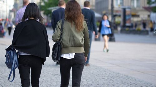 Prefectul Capitalei: Mâine la prima oră convocăm Comitetul pentru Situații de Urgență. Restricțiile intră în vigoare vineri seara: diminuarea programului agenților economici, schimbarea orei până la care putem ieși din casă și restricția de circulație în afara Bucureștiului