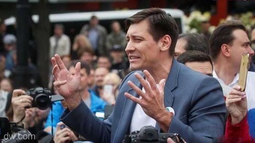 Fostul deputat rus şi opozant Dmitri Gudkov, condamnat în contumacie la opt ani de închisoare