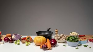 Cele mai bune legume de toamnă și ce beneficii pentru sănătate aduc/ Nutriționiștii ne sfătuiesc să mâncăm dolveac, sfeclă, morcovi și alte câteva legume colorate, gustoase și nutritive, specifice acestui sezon