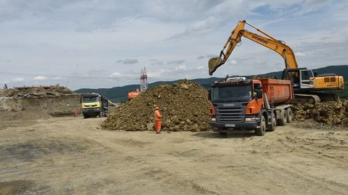 Investigație ”Turnul Sfatului”: DNA verifică felul în care un lot de autostradă a consumat aproape un milion de tone de materiale de carieră și balastieră în decurs de cinci ani