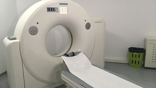 „Computerul Tomograf este la fel de eficient ca și testele de tip PCR în depistarea Covid-19”. Raed Arafat susține că în perioada următoare va crește numărul de testări