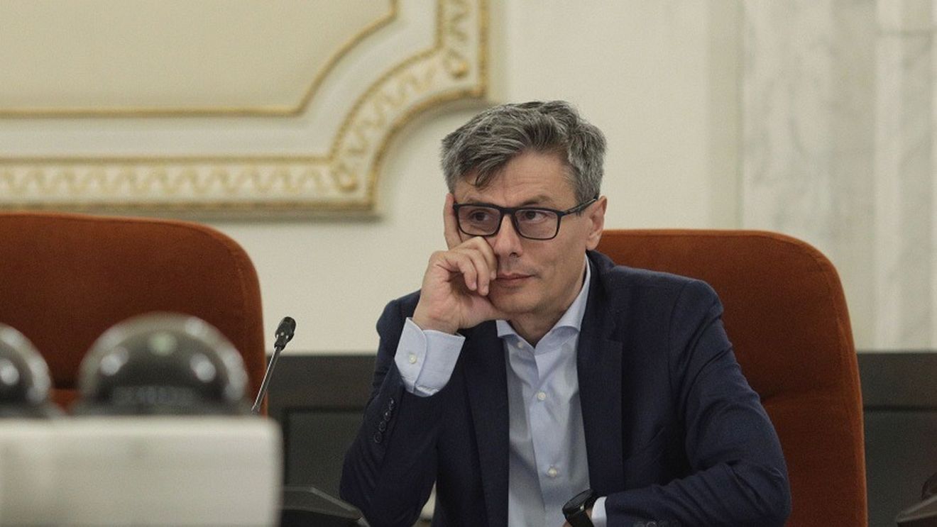 VIDEO Aviz favorabil pentru Virgil Popescu, propus ministru al Economiei și Energiei. El a fost chestionat despre incompatibilitatea dintre postul de ministru și afacerile soției, care operează trei benzinării Petrom, dar a respins acuzațiile