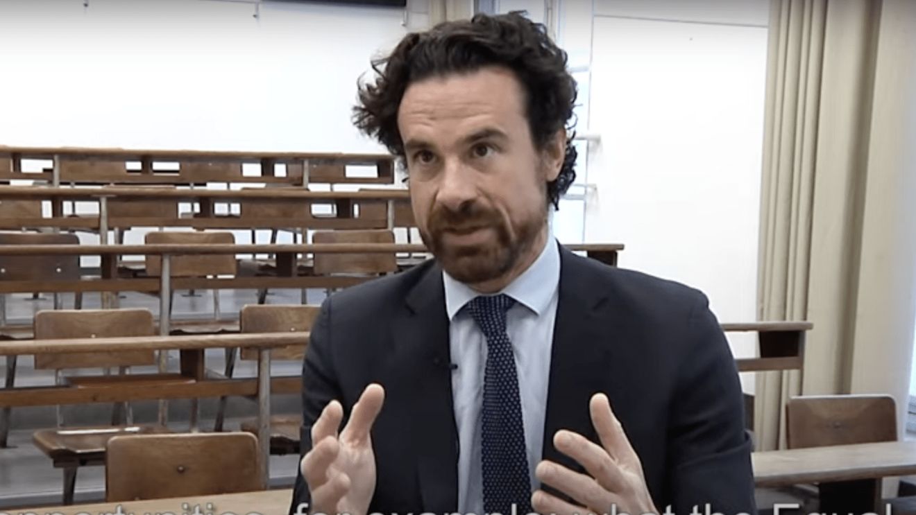 Șeful unei universități franceze de elită demisionează pe fondul acuzațiilor de violență domestică