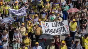 Tribunalul Bucureşti respinge cererea unei mame privind declararea ilegală a grevei din Educaţie / Nu avea calitate procesuală / Are de plătit 1.760 lei cheltuieli de judecată