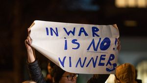 VIDEO Mii de oameni protestează în Tel Aviv împotriva invaziei ruse în Ucraina: „Cerem guvernului israelian să facă un pas mai clar, să ia poziție”