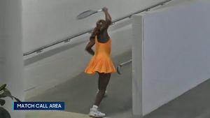 Criză de nervi pentru Coco Gauff: Americanca și-a distrus racheta în drum spre vestiare