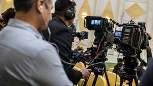 Șase ONG-uri: În fața populismului violent, Parlamentul își propune să devină și mai opac / Interdicția de filmare și de a afișa bannere în Parlament este o restrângere a libertății de exprimare