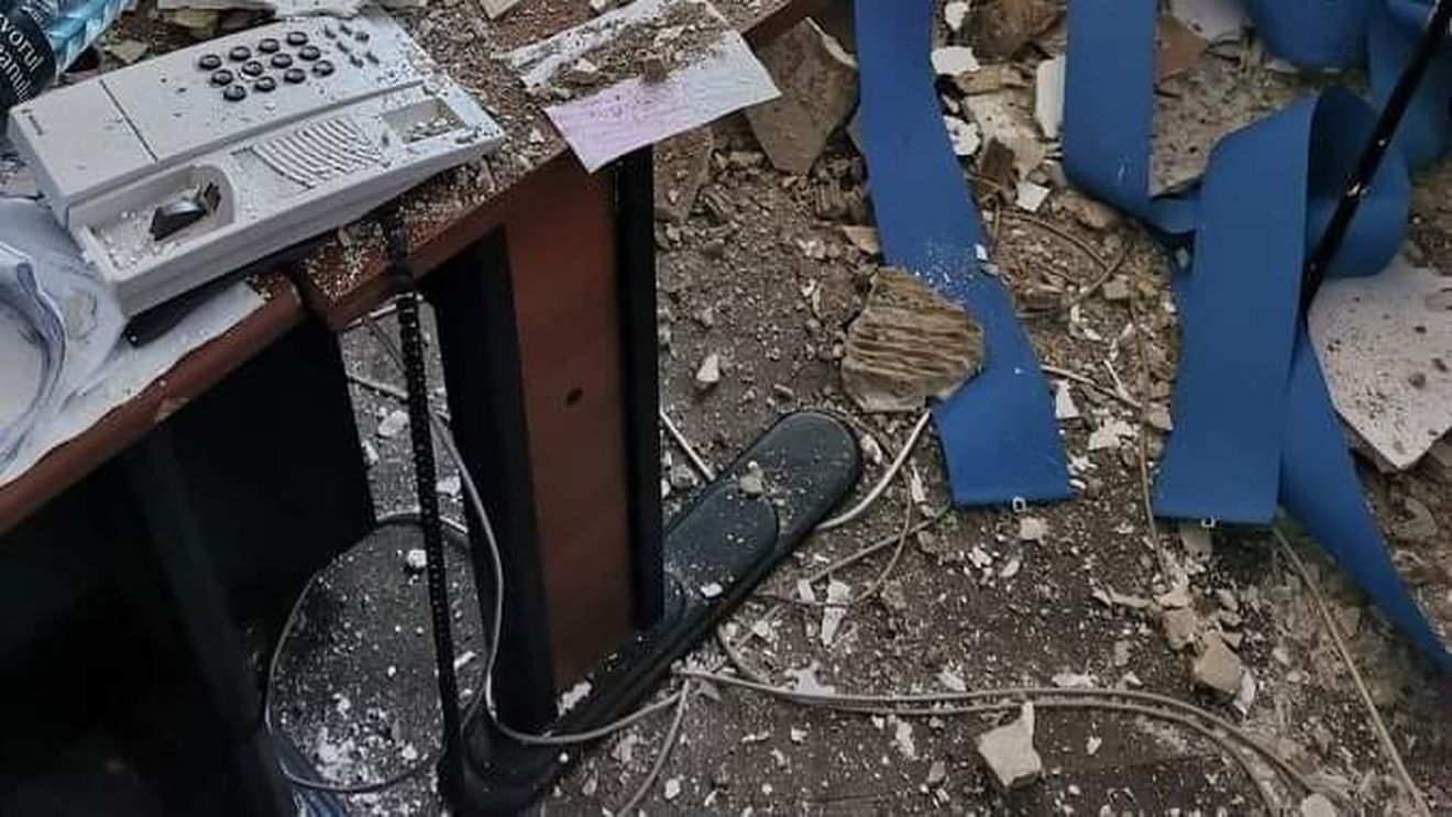 Oficialii Şcolii de Poliţie din Câmpina, unde o bucată de tavan a căzut, în campusul unde sunt cazaţi elevii: În câteva dormitoare sunt urme de lovituri  pe tavane, produse de elevi. E posibil ca o astfel de lovitură să fi dus la desprinderea tencuielii