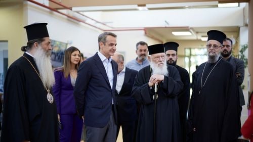 Ruptura Guvern – Biserică în Grecia a fost în mare parte reparată. Apariția comună a premierului Mitsotakis și a arhiepiscopului Ieronymos reflectă dezghețul în relația pusă la încercare de căsătoria între persoane de același sex