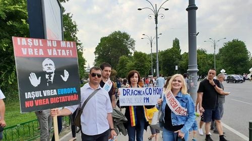 Klaus Iohannis: E importantă atitudinea civică pentru a-i readuce pe aceşti guvernanţi cu picioarele pe pământ