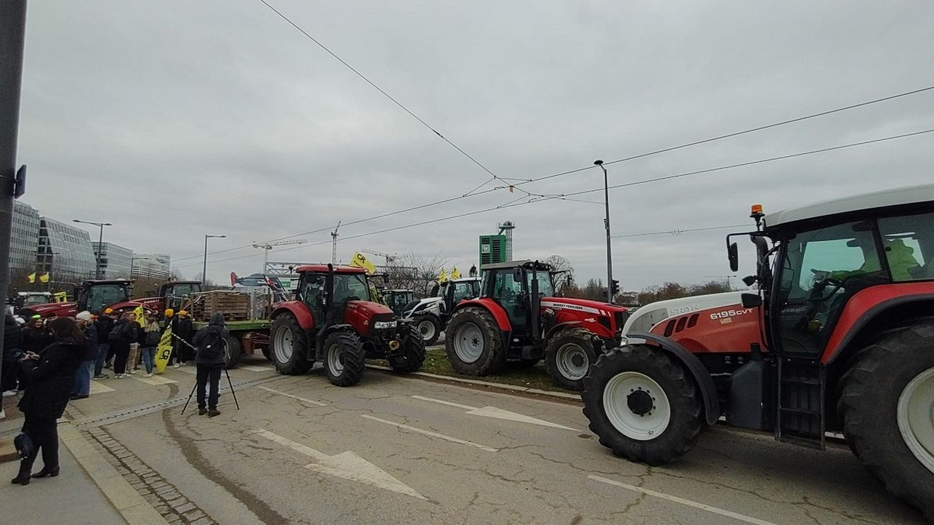 Atenţionare de călătorie transmisă de MAE: Perturbări ale circulaţiei rutiere în Belgia, pe fondul protestelor fermierilor