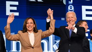 Kamala Harris îşi reglează conturile cu Biden şi anturajul său. În noua sa carte, ea scrie că acceptarea candidaturii fostului preşedinte în 2024 a fost o „nechibzuinţă”